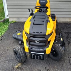 Club Cadet Riding Mower 
