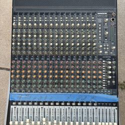 Mackie onyx 1640 premium analog mixer