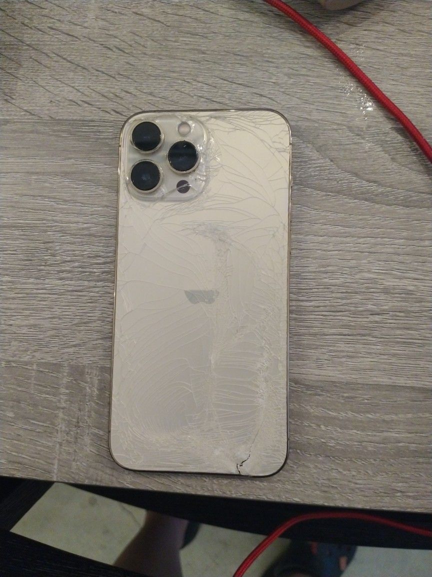 iphone 11 damaged back for Sale in Las Vegas, NV - OfferUp