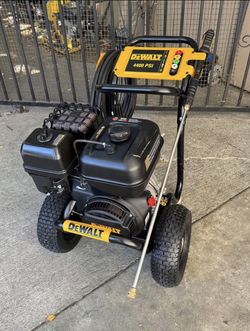 DEWALT 4400 PSI 4.0 GPM Cold Water Gas Pressure Washer