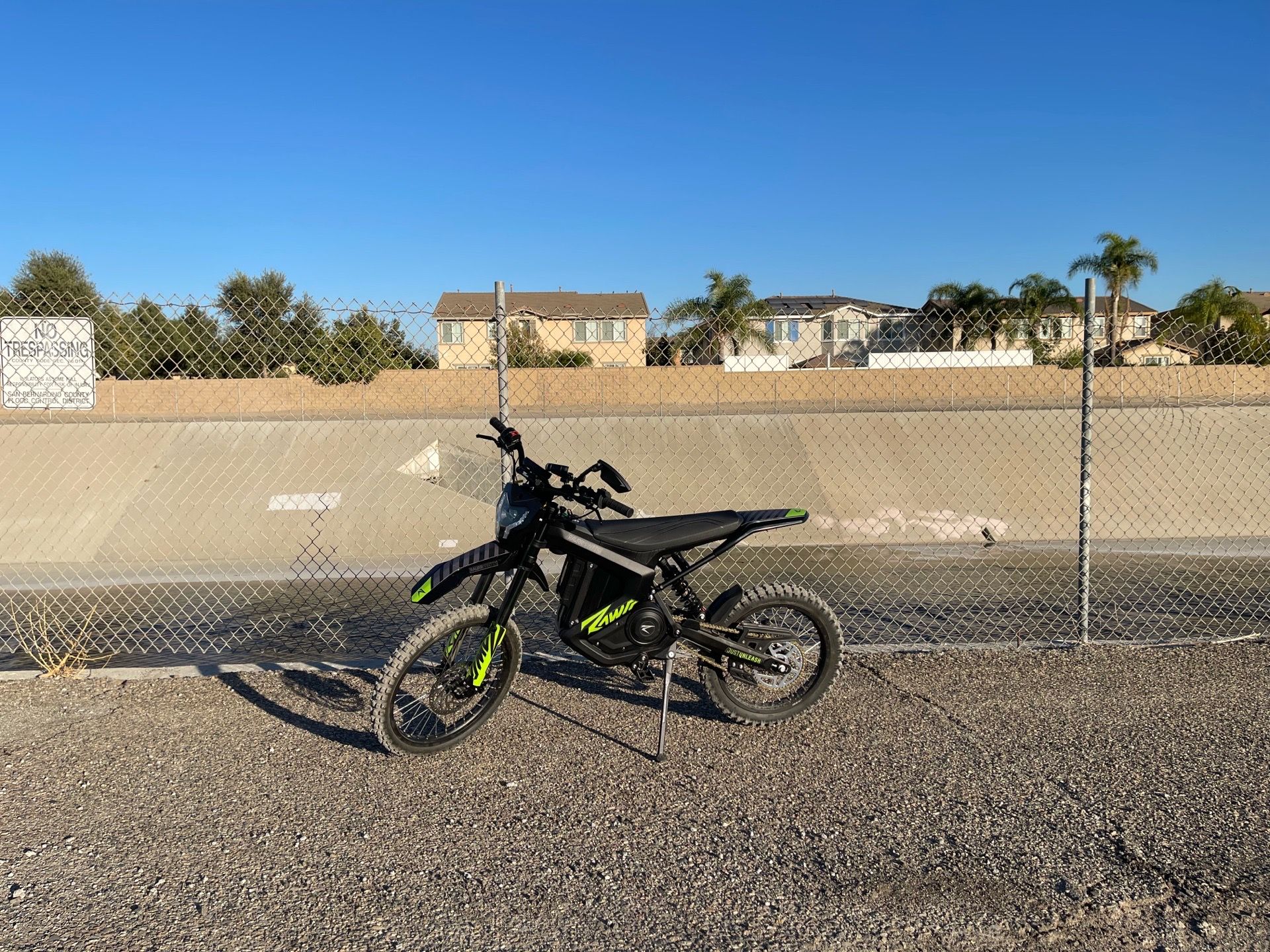 Rawrr Mantis X e-moto dirt bike