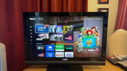 32" Vizio LCD HDTV (E320VA) with Original Remote & Stand - 4 HDMI Ports!