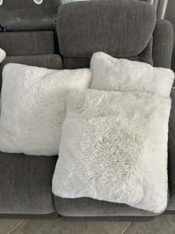 3 Fluffy Pillows