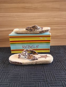 Rebels Women's Leopard Print Platform Flip-Flop Sandals
