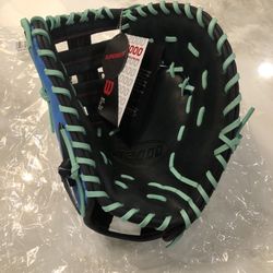 Brand New Wilson 12.5" 1677 A2000 First Base Mitt