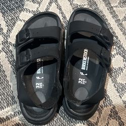 Boys Size 1 Birkenstock With Strap 
