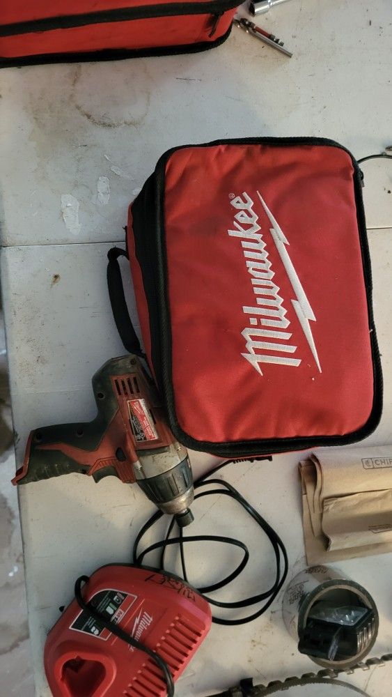 Milwaukee M12 Cordless No-Hub Driver