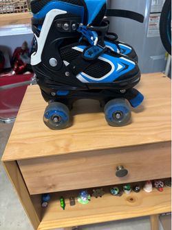 Boys skates fits sizes 3-4