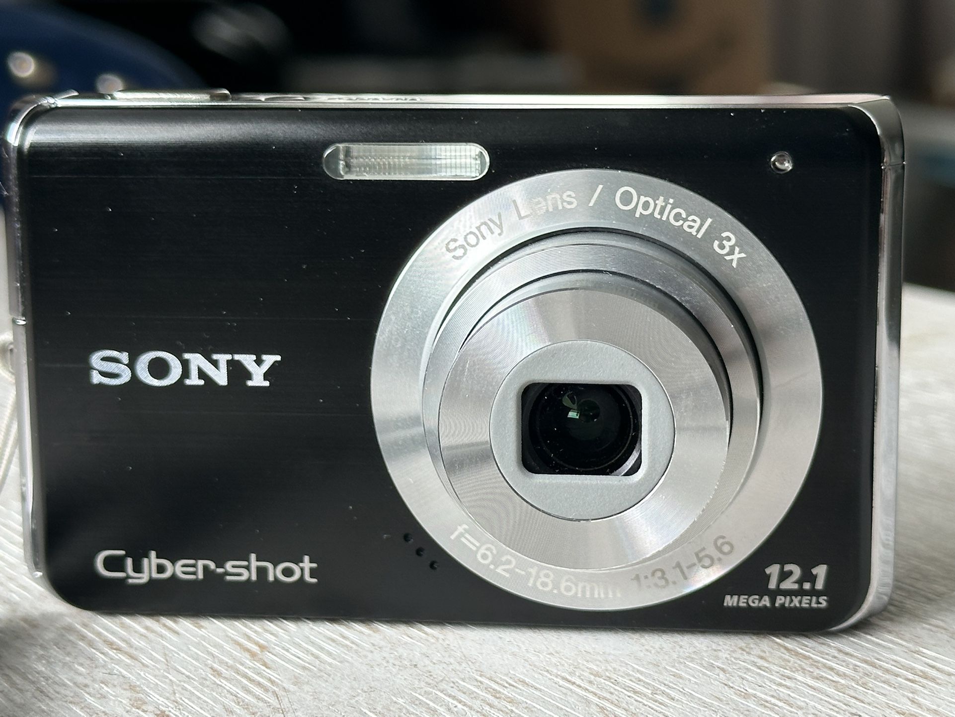 Like New /Gently used Sony Cyber-Shot DSC-W190 12.1 MP DIGITAL CAMERA