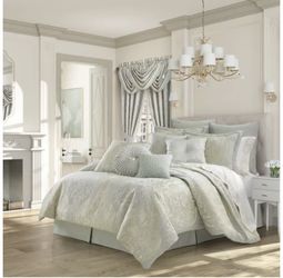 J. Queen New York Belgium 4-Piece King Comforter Set in Spa