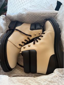 Woman shoes