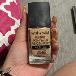 Wet And Wild Matte Soft Beige Foundation 