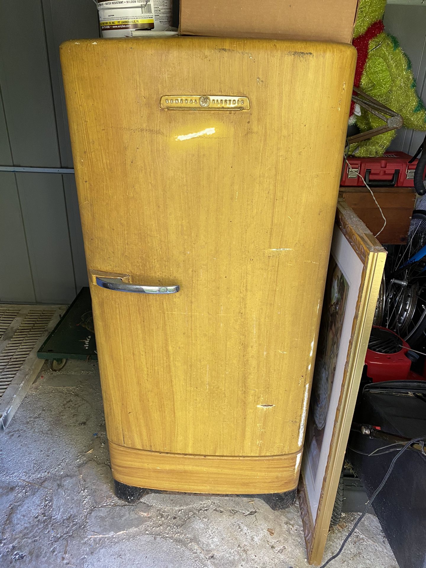 Vintage, General Electric Refrigerator , working