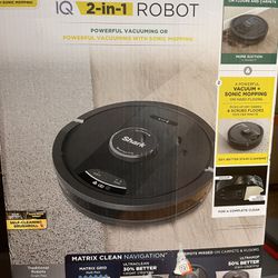 Brand New Shark IQ 2-in-1 Robot Vacuum and Mop with Matrix Clean Navigation, RV2402WD