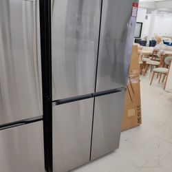 New Samsung
Bespoke 23 cu. ft. Counter Depth 4-Door Flex French Door Refrigerator in Stainless Steel