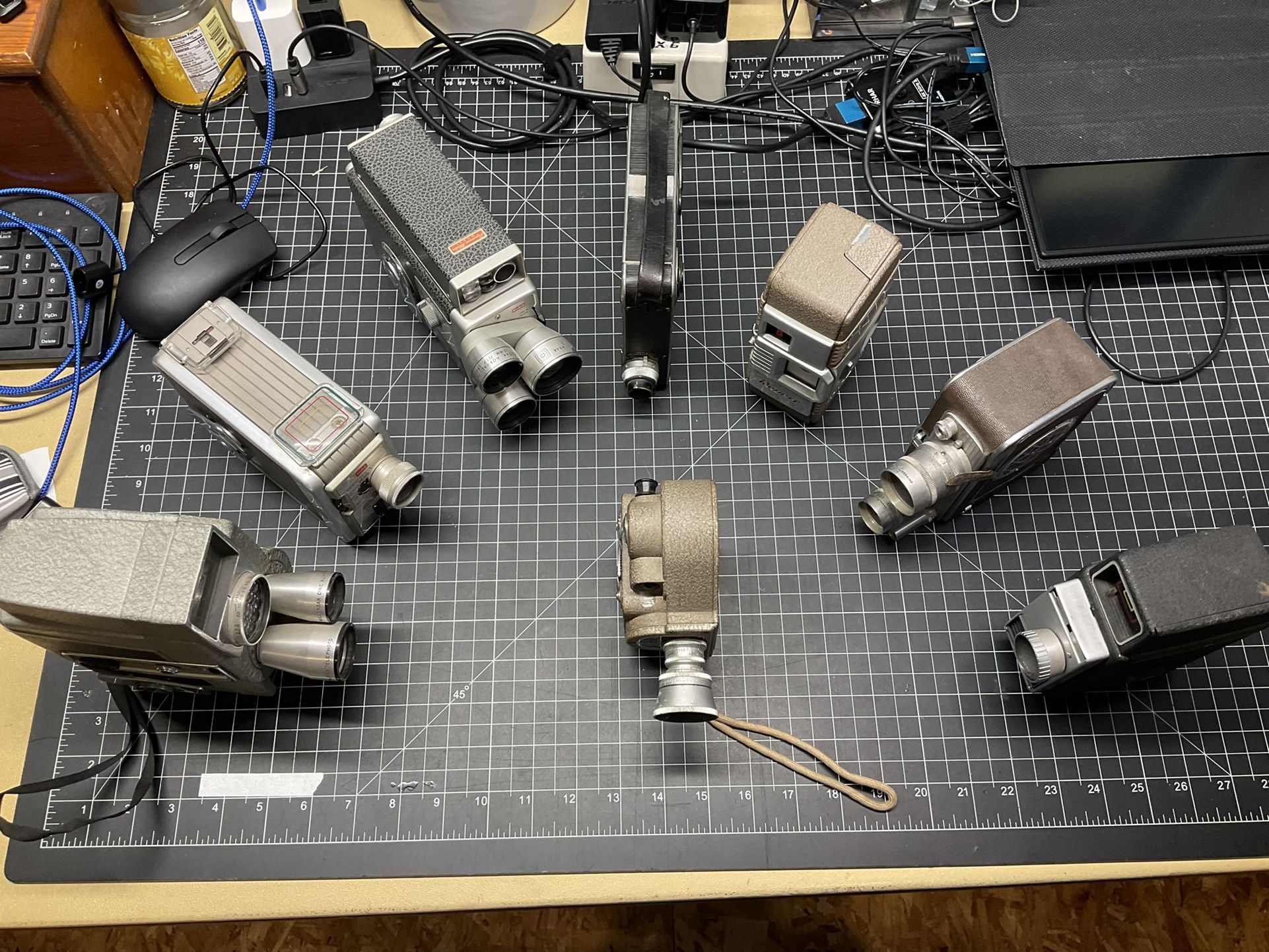 Retro/Antique/ Collectible still And movie cameras