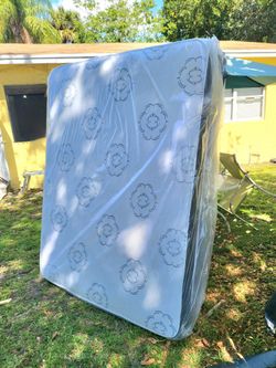NEW QUEEN MATTRESS AND BOX SPRING -- Also Available In All Sizes.