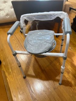 Portable Bedside Commode Chair with Bucket