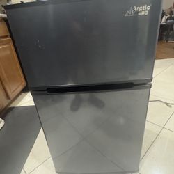 compact Arctic King mini-fridge 