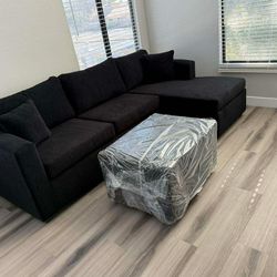 New Black Sectional With Free Ottoman 