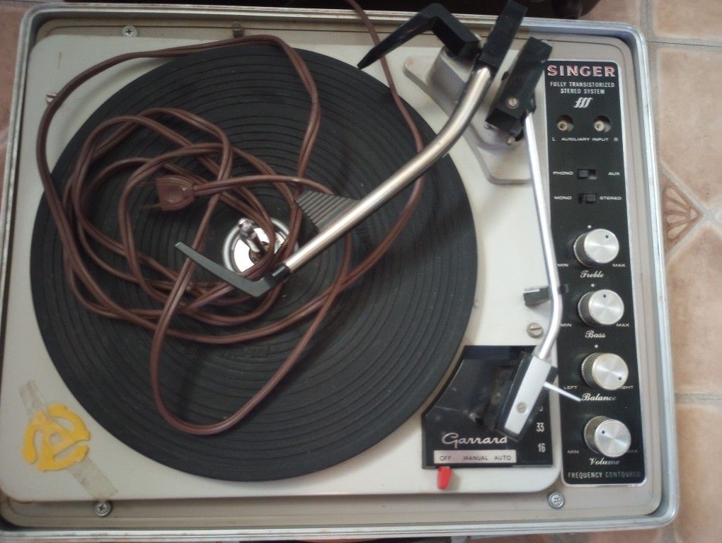 Singer 1960s Portable Record Player/Turntable 