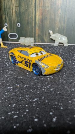 Disney Pixar Cars Dinoco Cruz Ramirez #51 Diecast 1:55