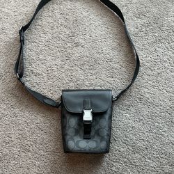 MESSENGER BAG
