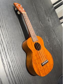 Ohana Soprano ukulele w/case