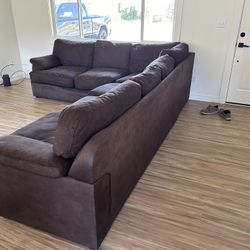 Great Condition Sectional.. Feather Cushions 