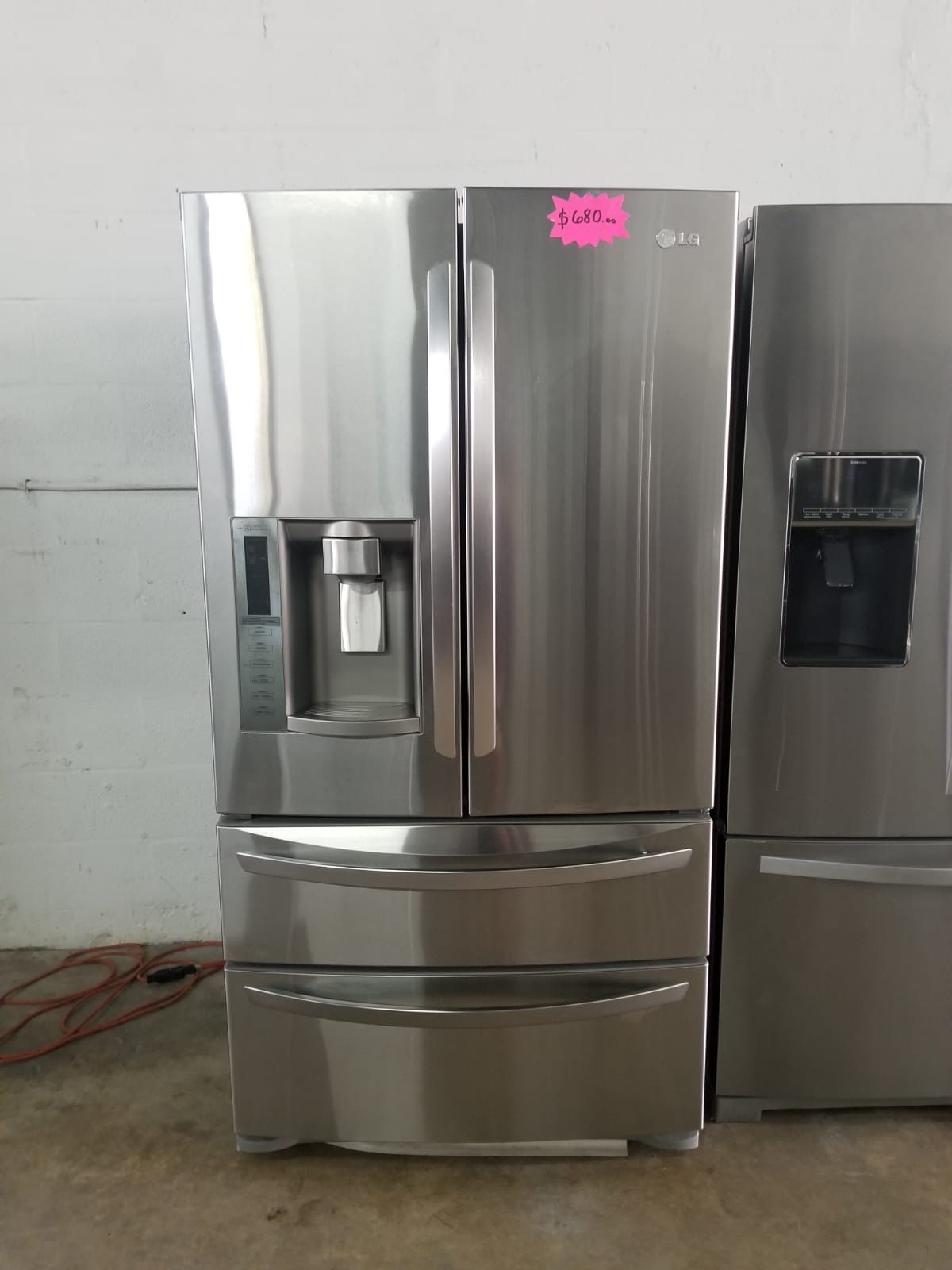 LG REFRIGERATOR 36” Works great and warranty for 3 month Funcionando bien y garantía de 3 meses Delivery and installation available