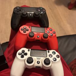 Ps4 With 2 Controllers 2 Games 