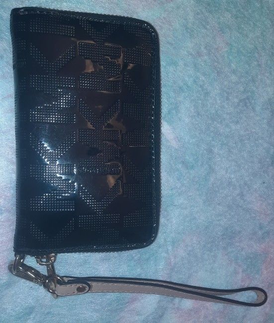 Black Zip Around Wristlet Wallet With A Lot Of CC/ID Slots. Good Condition!