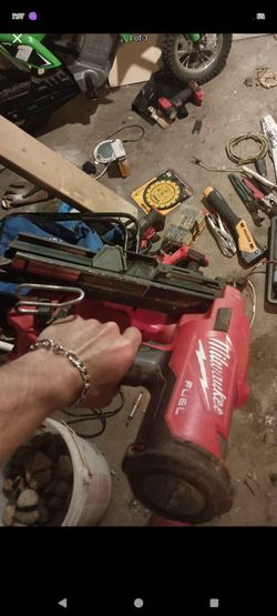 Brushless Milwaukee fuel 30° framing nailer