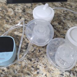 Wireless breast pump