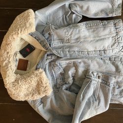 NEW Levi’s Sherpa Interior Jean Jacket