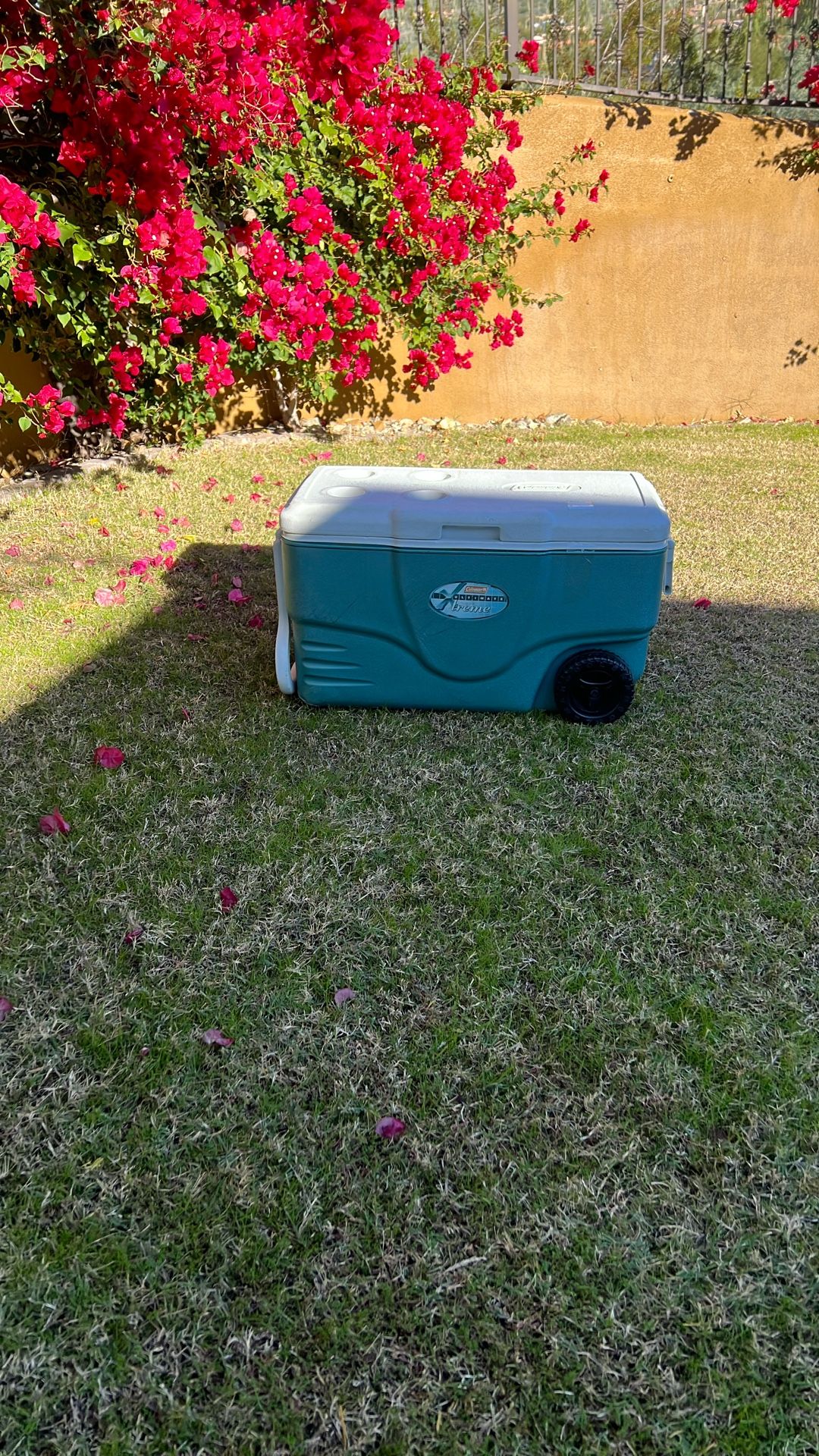 Therapak 56220G - COOLER, 62 QT. XTREME WHEELED, BLUE, Very Working Condition Nice And Clean