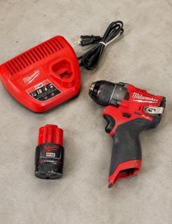 Milwaukee M12 FUEL Hammer Drill/Driver Kit – Charger & Battery Included – Works Great