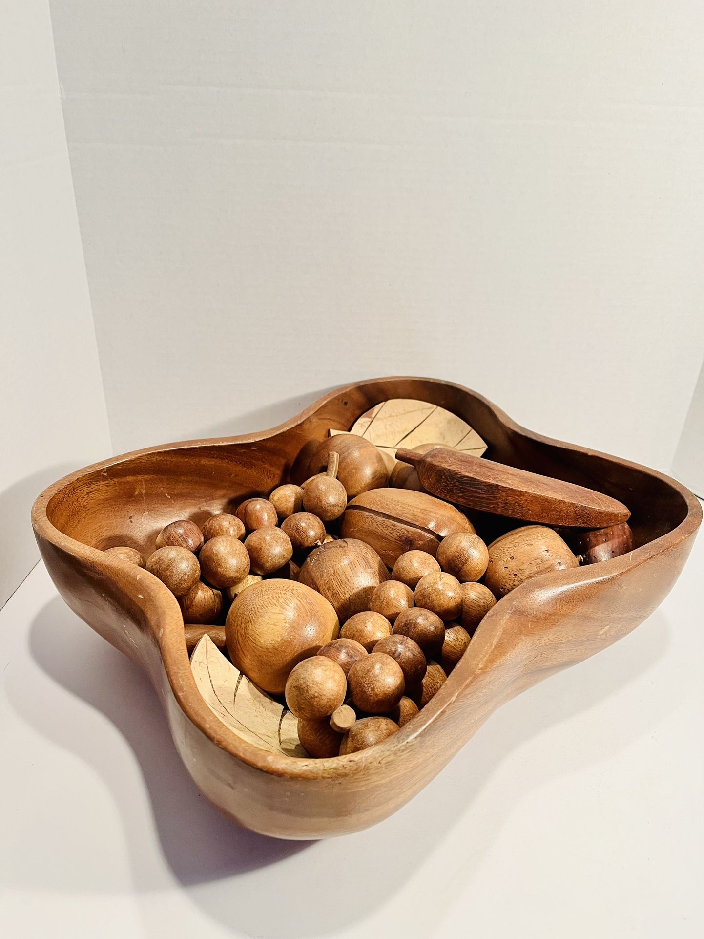 Vintage Large Wood Bowl With 12 Pieces Carved Wood Fruit & 2 Leaves Table Decor