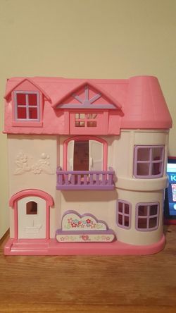 Girls doll house
