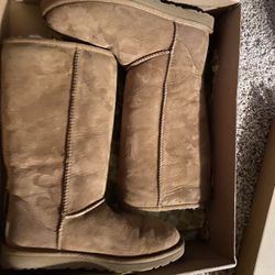 Size 6 Ugg Boots 