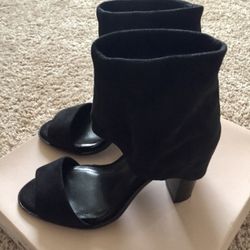 Black Elegant And Sexy microsuede BCBG Sandals - Size 7.5