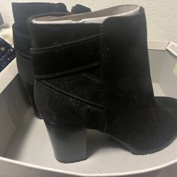 Size 7 1/2 Womens Boot W/heel