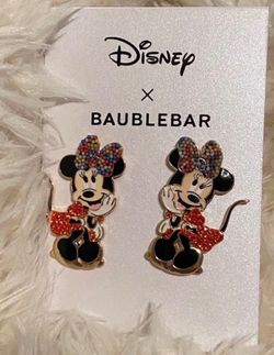 Disney’s Adorable Minnie Mouse Earrings