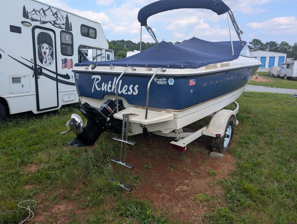 2003 Bayliner Capri
