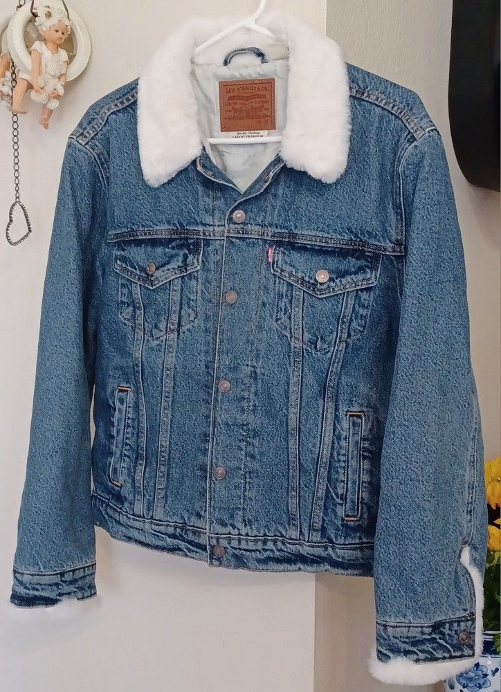 Levi's Women’s Cozy Faux Fur Collar Ex-Boyfriend Trucker Denim Jacket Size M 