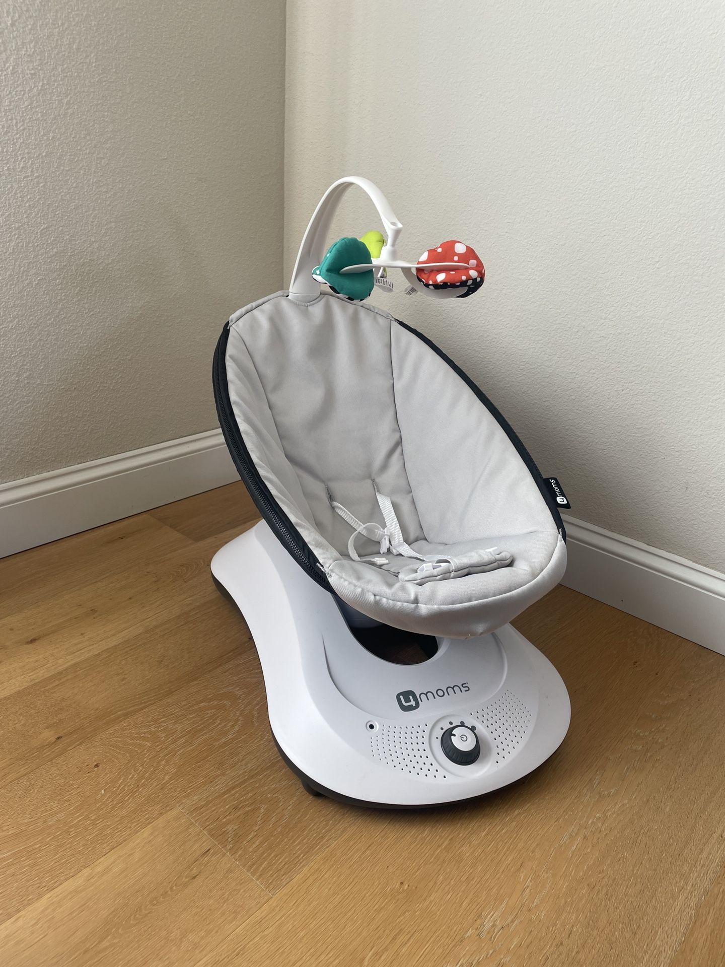 4 Moms Rockaroo Baby Swing