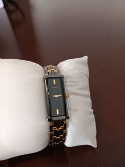 Seiko Women's Black & Gold Tank Style Quartz Watch – Two-Tone Bracelet – Vintage