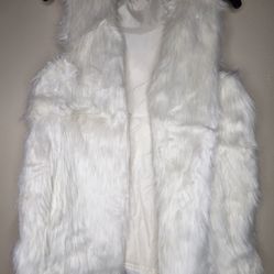 EUC Xhilaration Women's White Faux Fur Lined Vest 