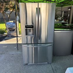 Kenmore Refrigerator Bottom Freezer 👌👌