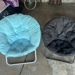 2 Foldable Chairs 